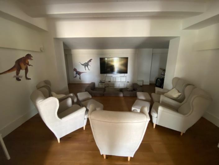 Image No.17-8 Bed Villa / Detached for sale