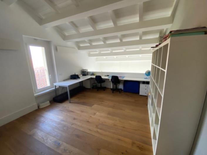 Image No.27-8 Bed Villa / Detached for sale