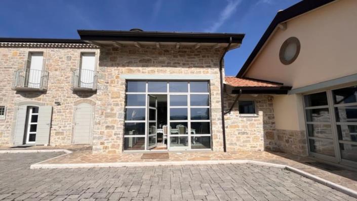 Image No.5-8 Bed Villa / Detached for sale