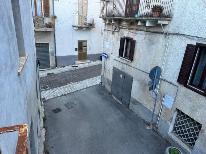 Image No.9-2 Bed House for sale