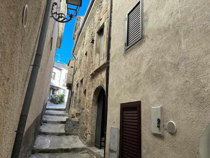 Image No.3-1 Bed House for sale