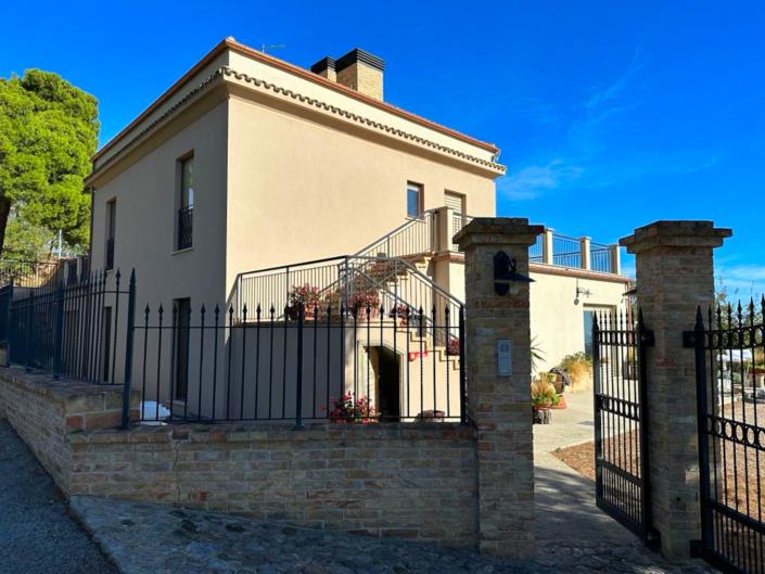 Image No.13-4 Bed Villa / Detached for sale