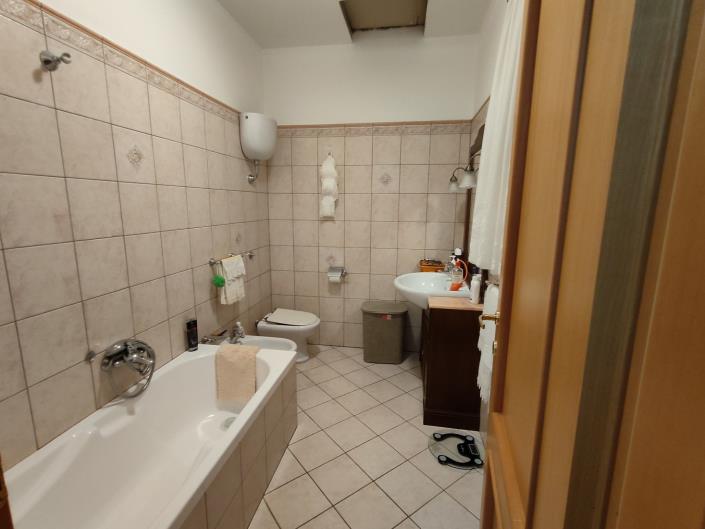 Image No.16-2 Bed House for sale