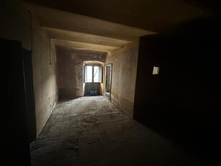 Image No.8-1 Bed House for sale