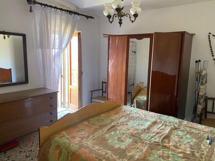 Image No.11-2 Bed House for sale