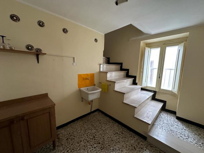 Image No.18-2 Bed Townhouse for sale