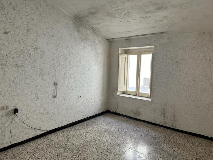 Image No.23-2 Bed Townhouse for sale