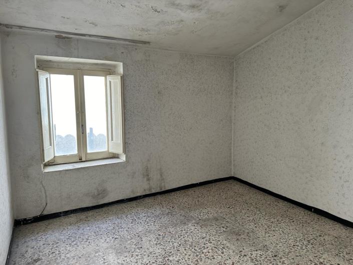 Image No.26-2 Bed Townhouse for sale