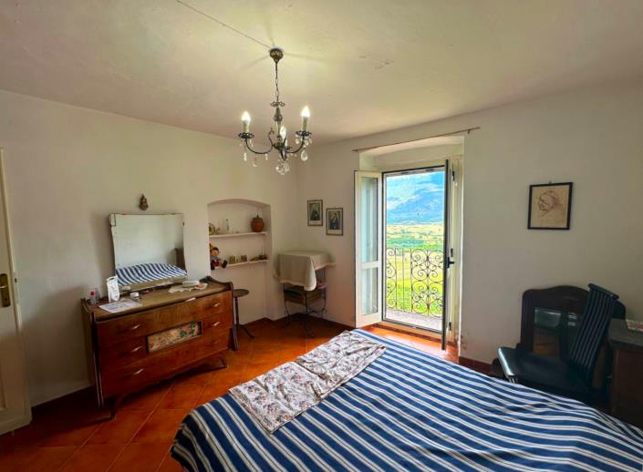 Image No.18-2 Bed Townhouse for sale