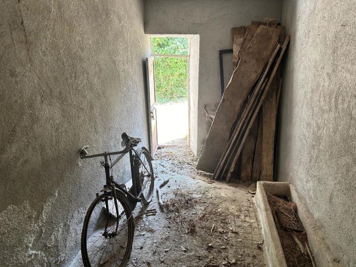 Image No.12-2 Bed Property for sale