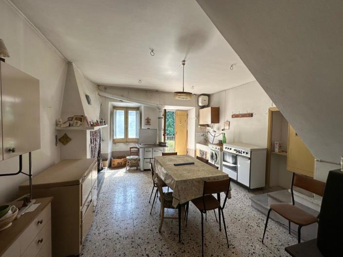 Image No.5-2 Bed House for sale