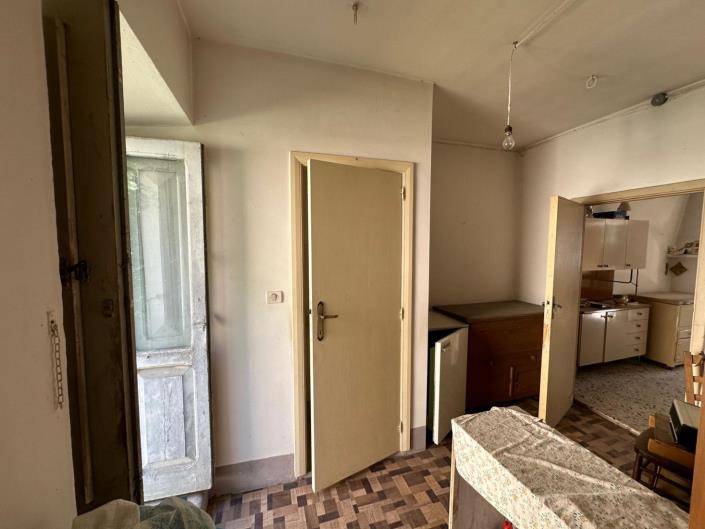 Image No.9-2 Bed House for sale