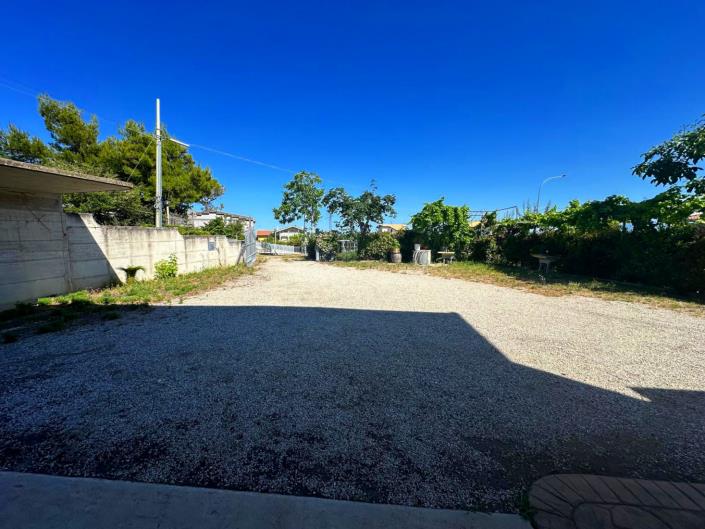 Image No.26-2 Bed Property for sale