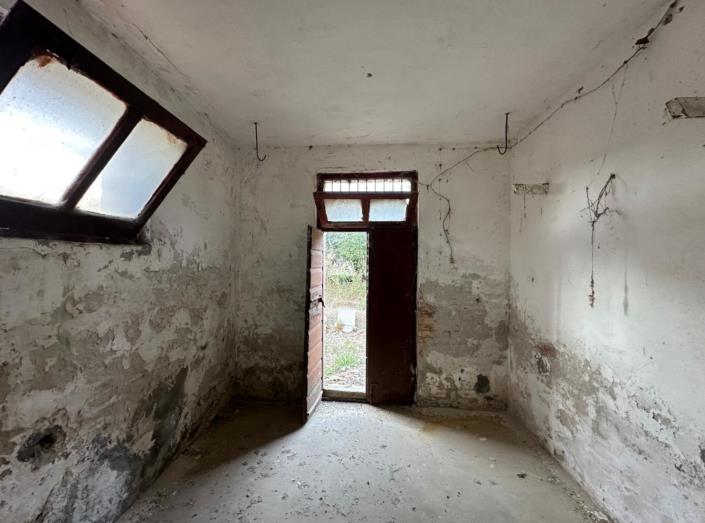 Image No.30-2 Bed Country House for sale