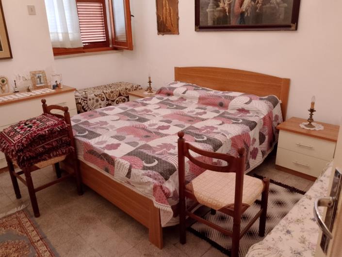 Image No.13-5 Bed Property for sale