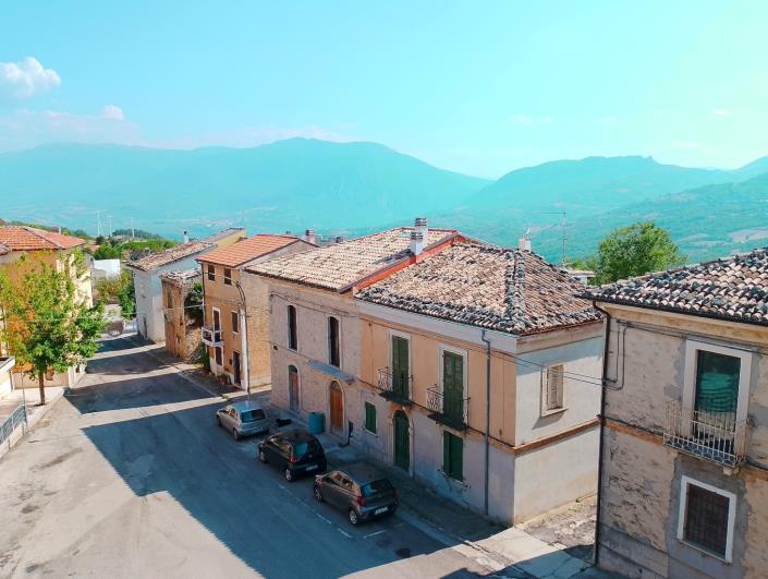 Image No.24-5 Bed Property for sale