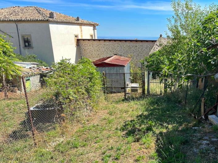 Image No.21-4 Bed Townhouse for sale