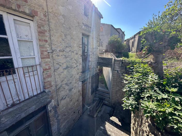 Image No.25-4 Bed Townhouse for sale