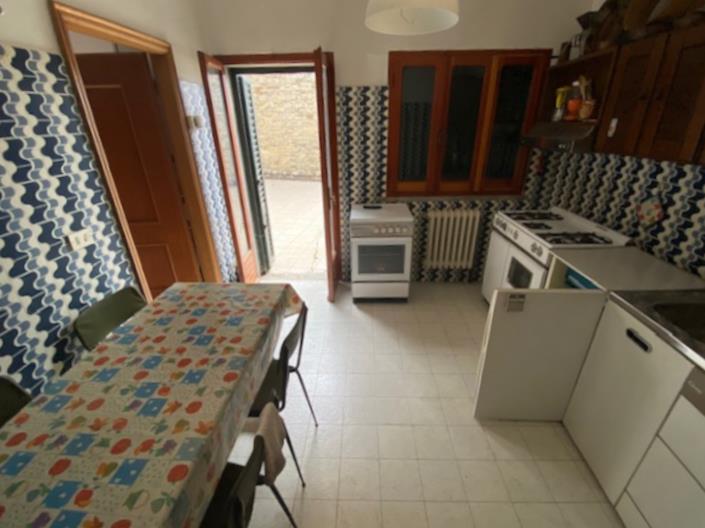 Image No.6-8 Bed Property for sale