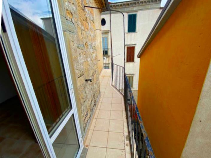 Image No.22-8 Bed Property for sale