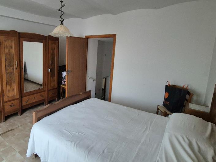 Image No.12-3 Bed Townhouse for sale