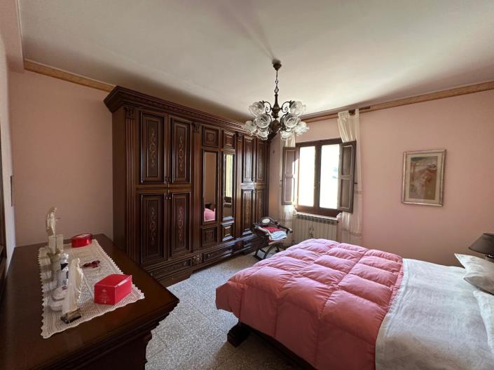 Image No.18-3 Bed Cottage for sale