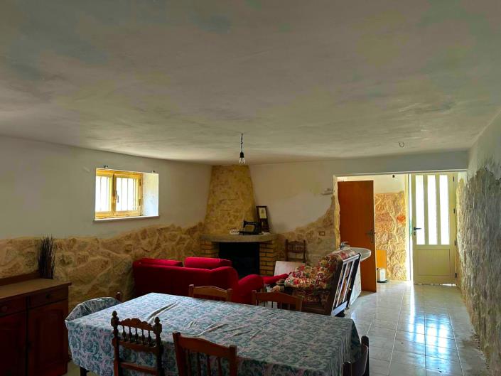 Image No.8-2 Bed House for sale