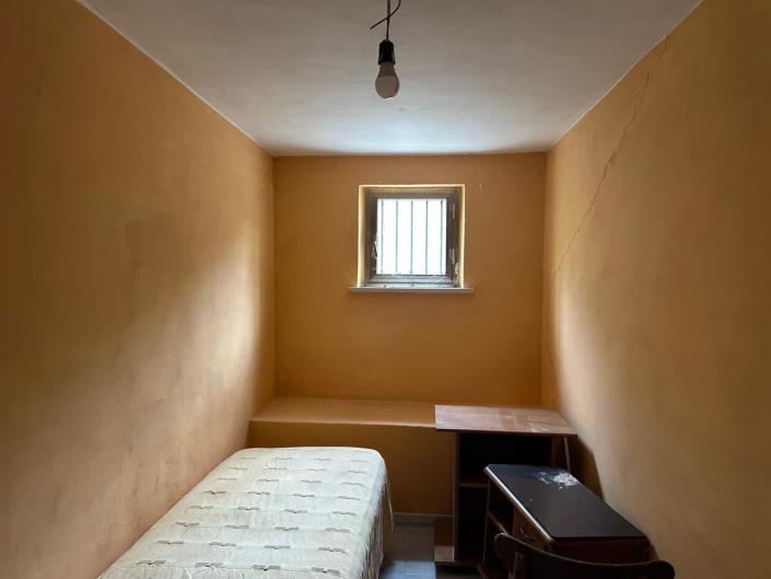 Image No.12-2 Bed House for sale