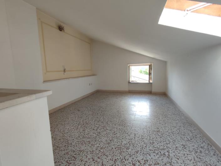 Image No.12-1 Bed Townhouse for sale