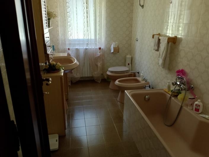 Image No.14-4 Bed Property for sale