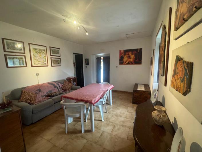 Image No.10-2 Bed Property for sale