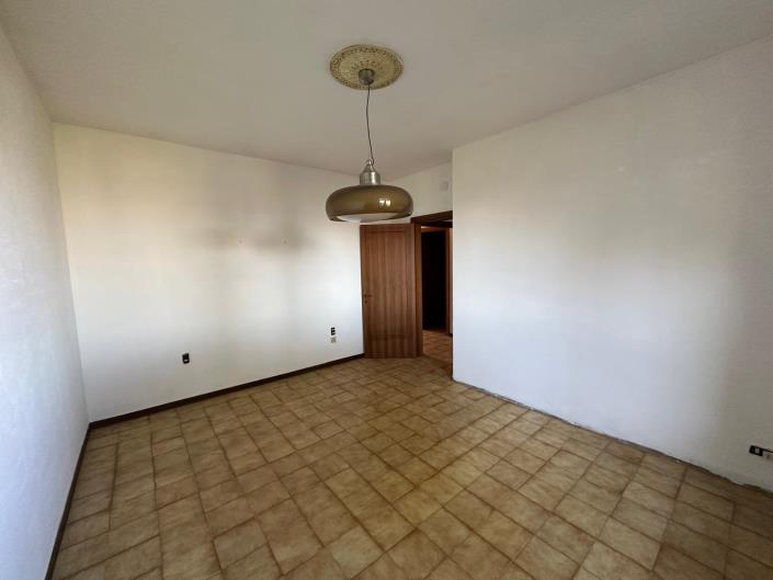 Image No.16-2 Bed Semi-Detached for sale