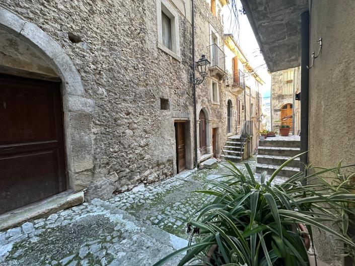 Image No.3-Propriété de 5 chambres à vendre à Caramanico Terme