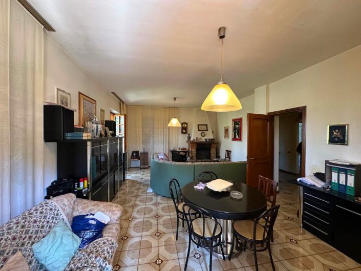 Image No.19-Propriété de 4 chambres à vendre à Alanno