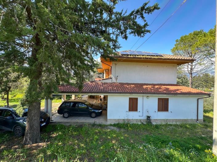 Image No.9-Propriété de 4 chambres à vendre à Alanno