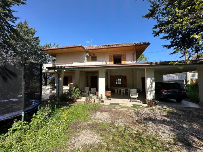 Image No.11-Propriété de 4 chambres à vendre à Alanno