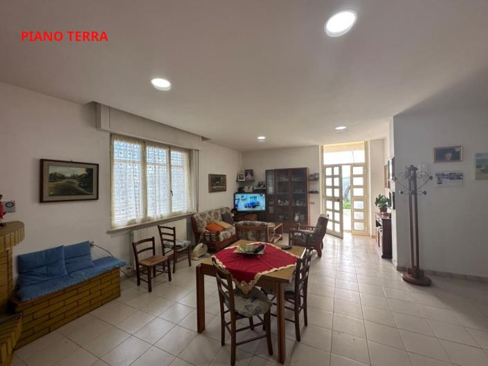 Image No.8-Propriété de 8 chambres à vendre à Villamagna