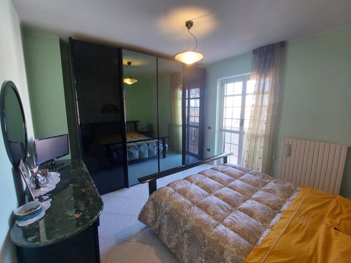 Image No.15-3 Bed Property for sale