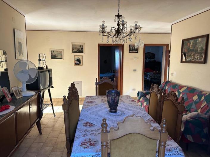 Image No.10-3 Bed Property for sale