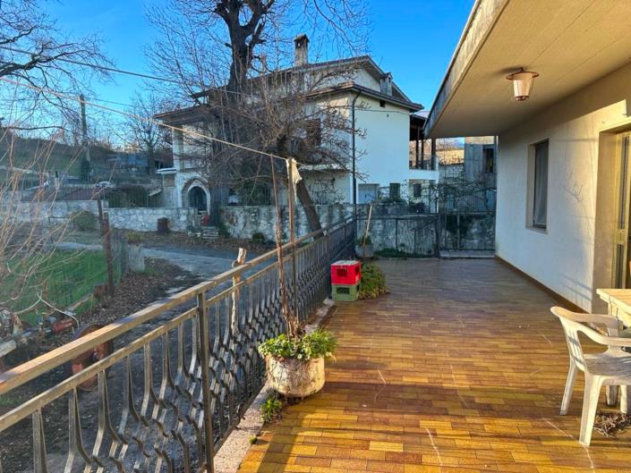 Image No.5-3 Bed Property for sale