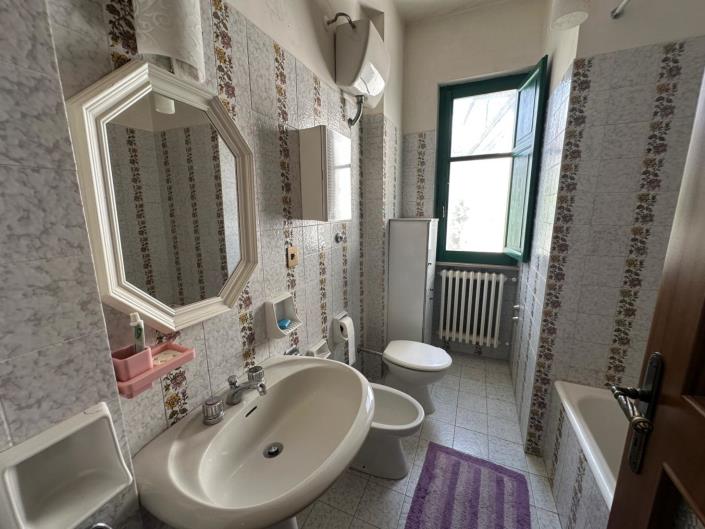 Image No.23-3 Bed Apartment for sale