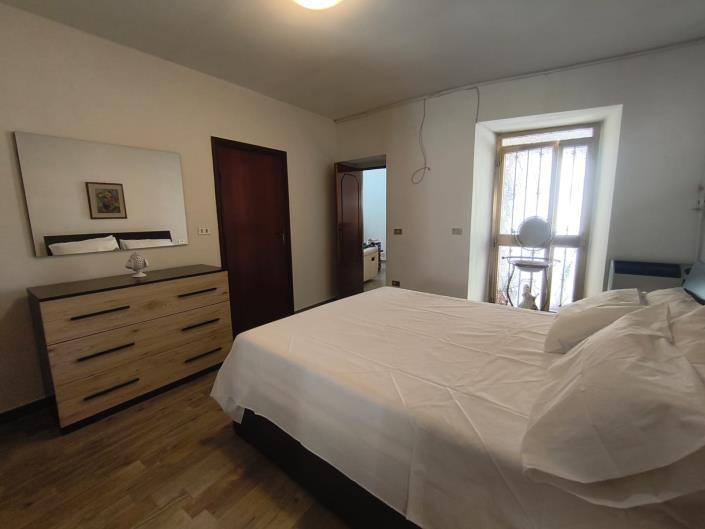 Image No.25-4 Bed Property for sale