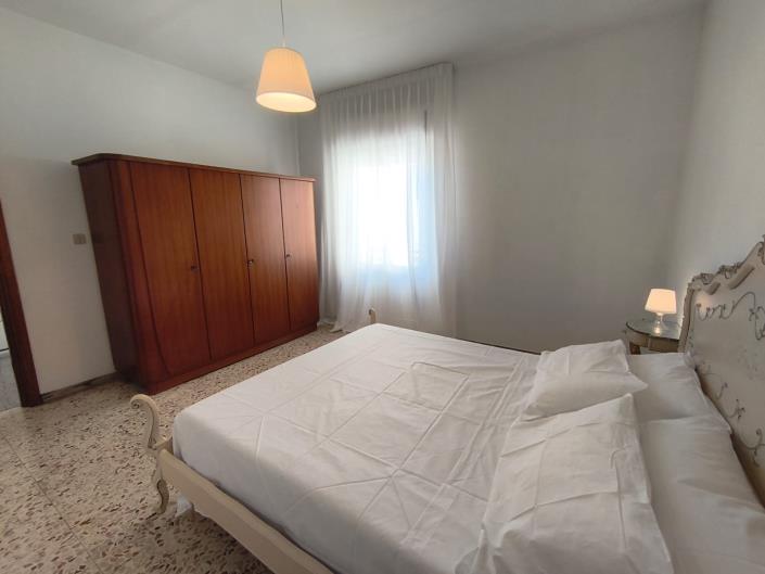 Image No.28-4 Bed Property for sale