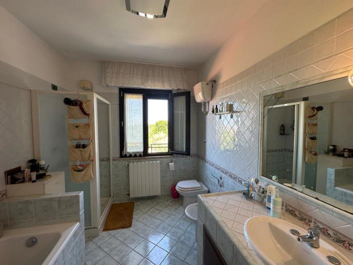 Image No.24-Propriété de 3 chambres à vendre à San Valentino in A.C.