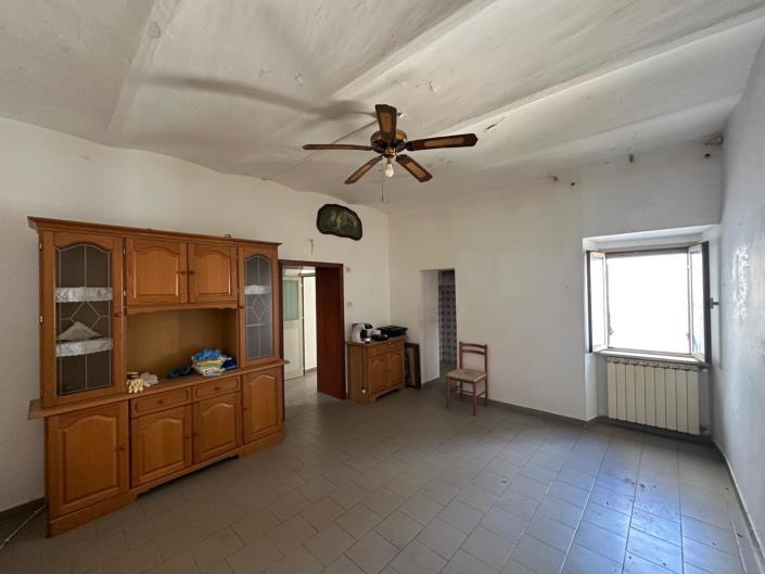 Image No.10-3 Bed Property for sale