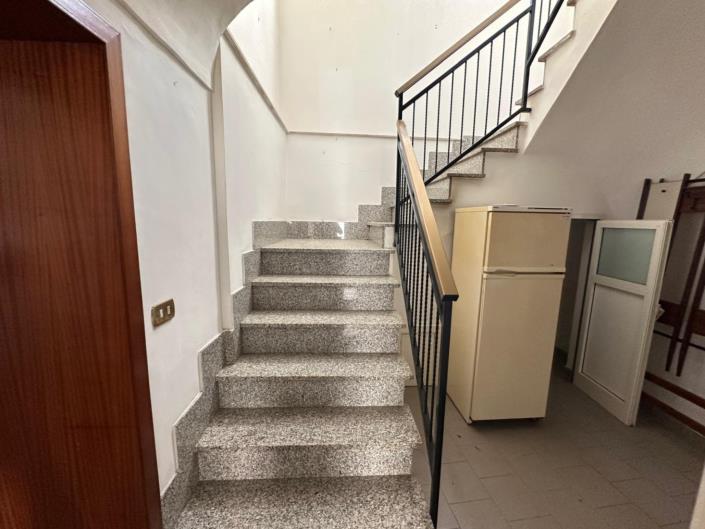 Image No.19-3 Bed Property for sale