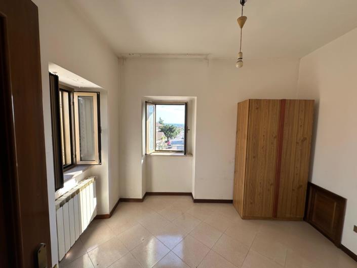 Image No.26-3 Bed Property for sale