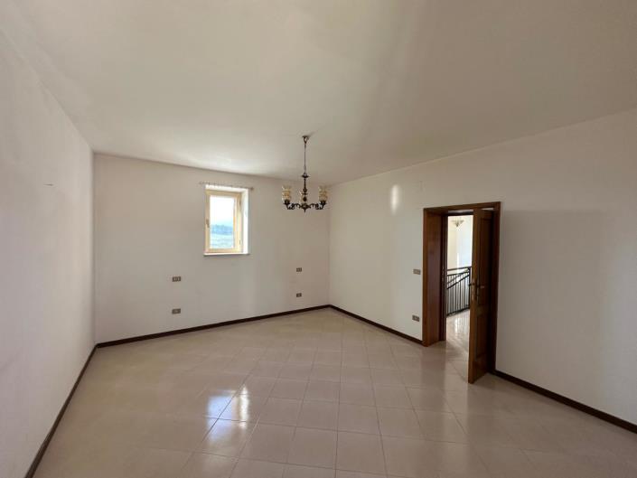 Image No.29-3 Bed Property for sale