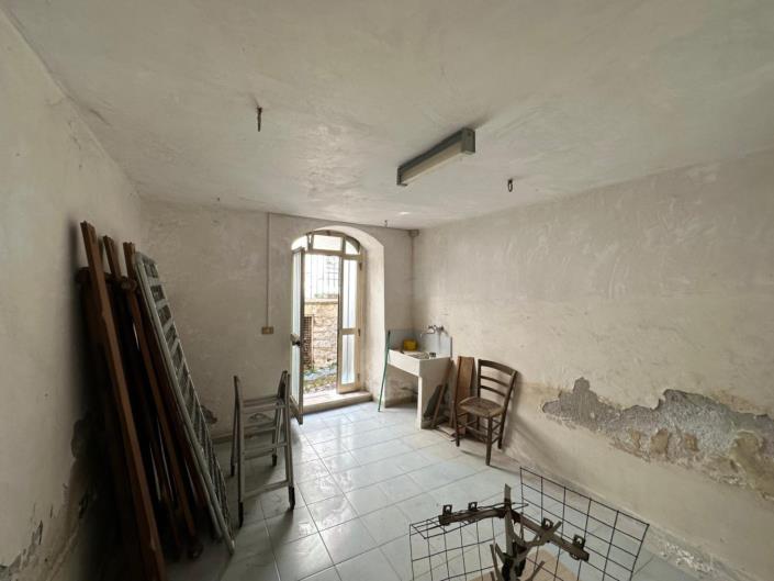 Image No.18-2 Bed Property for sale