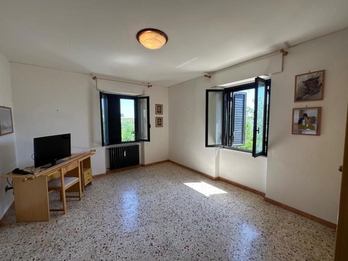 Image No.31-3 Bed Property for sale